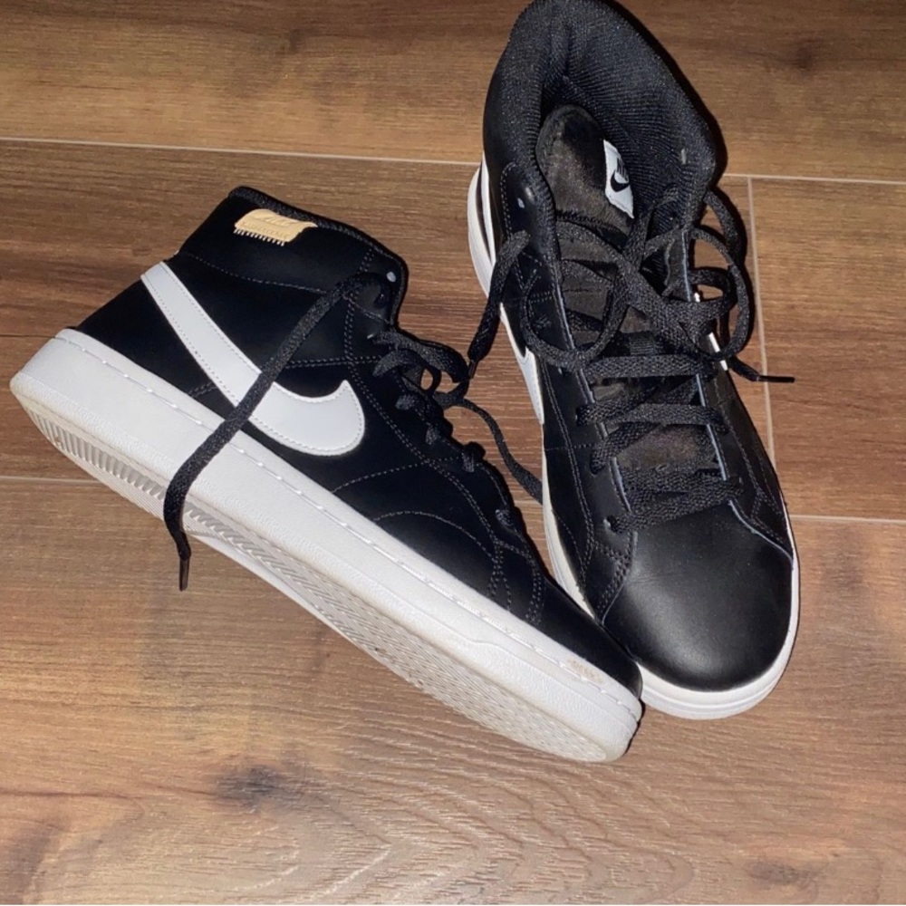 Nike Court Royale - W 8.5 / M 7